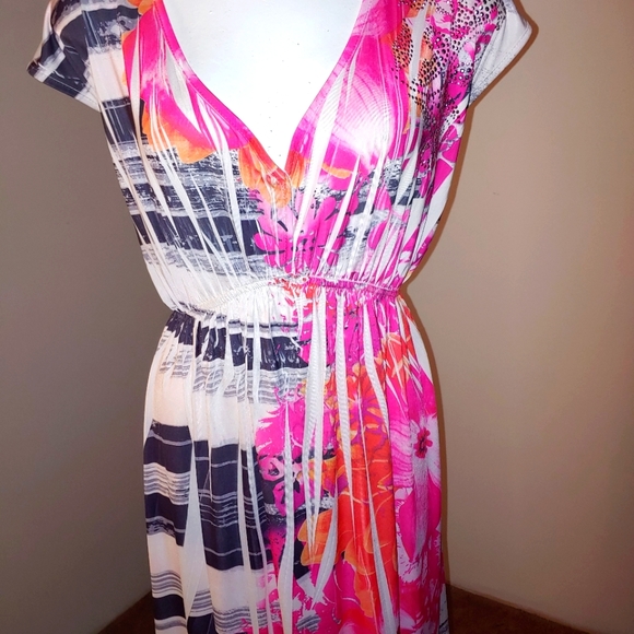 Apt. 9 Dresses & Skirts - APT 9. Floral Dress.  SIZE 3X